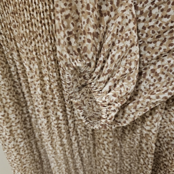 Daydreamer Mini V-neck Pleated dress - Picture 4 of 6